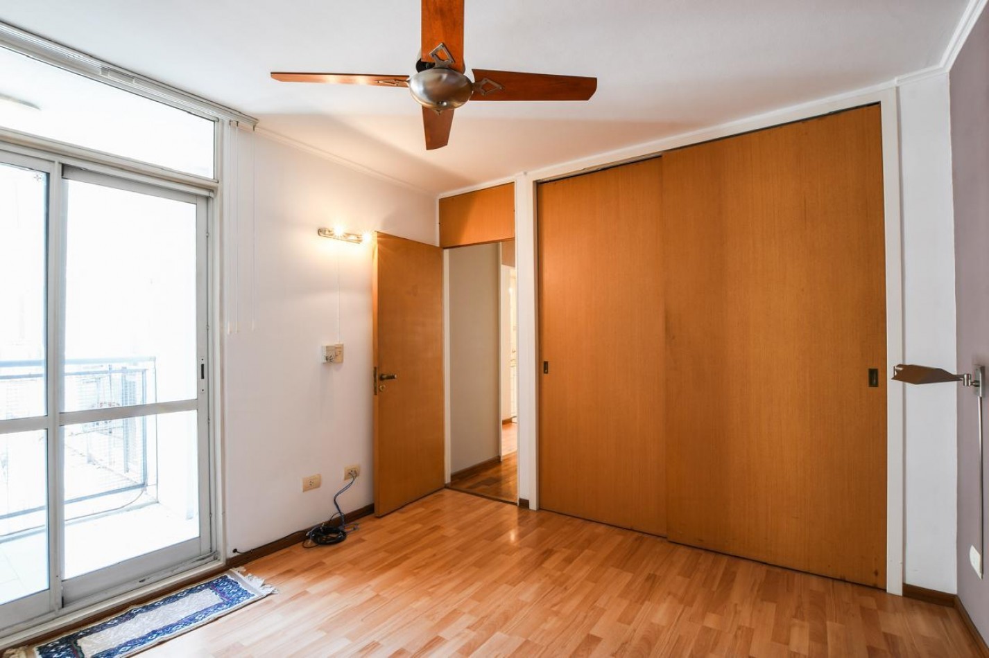 DEPARTAMENTO DOS DORMITORIOS CON COCHERA. INMEJORABLE ZONA 