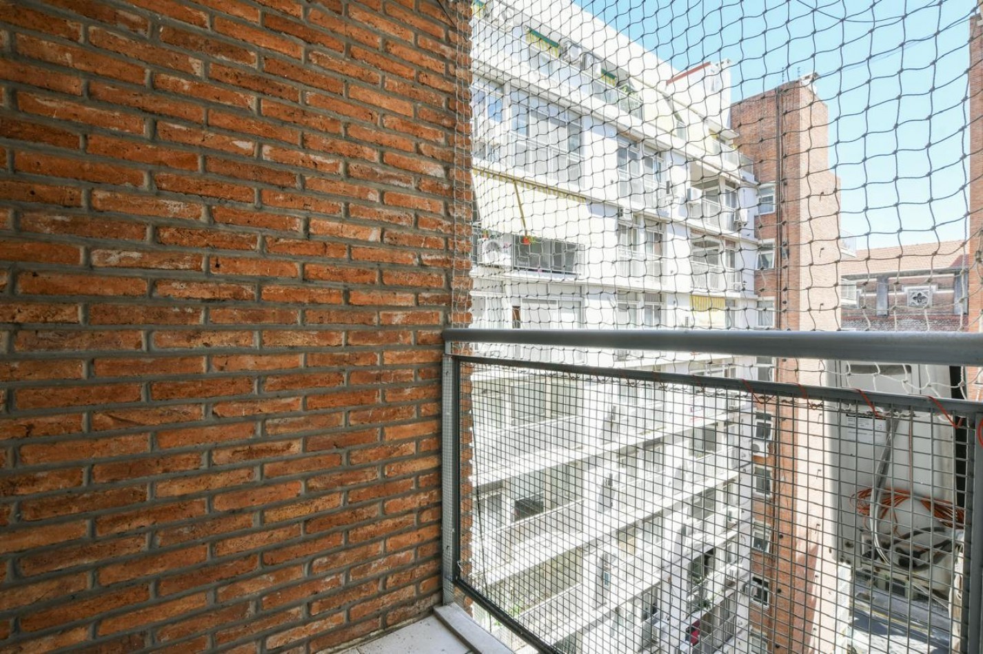 DEPARTAMENTO DOS DORMITORIOS CON COCHERA. INMEJORABLE ZONA 