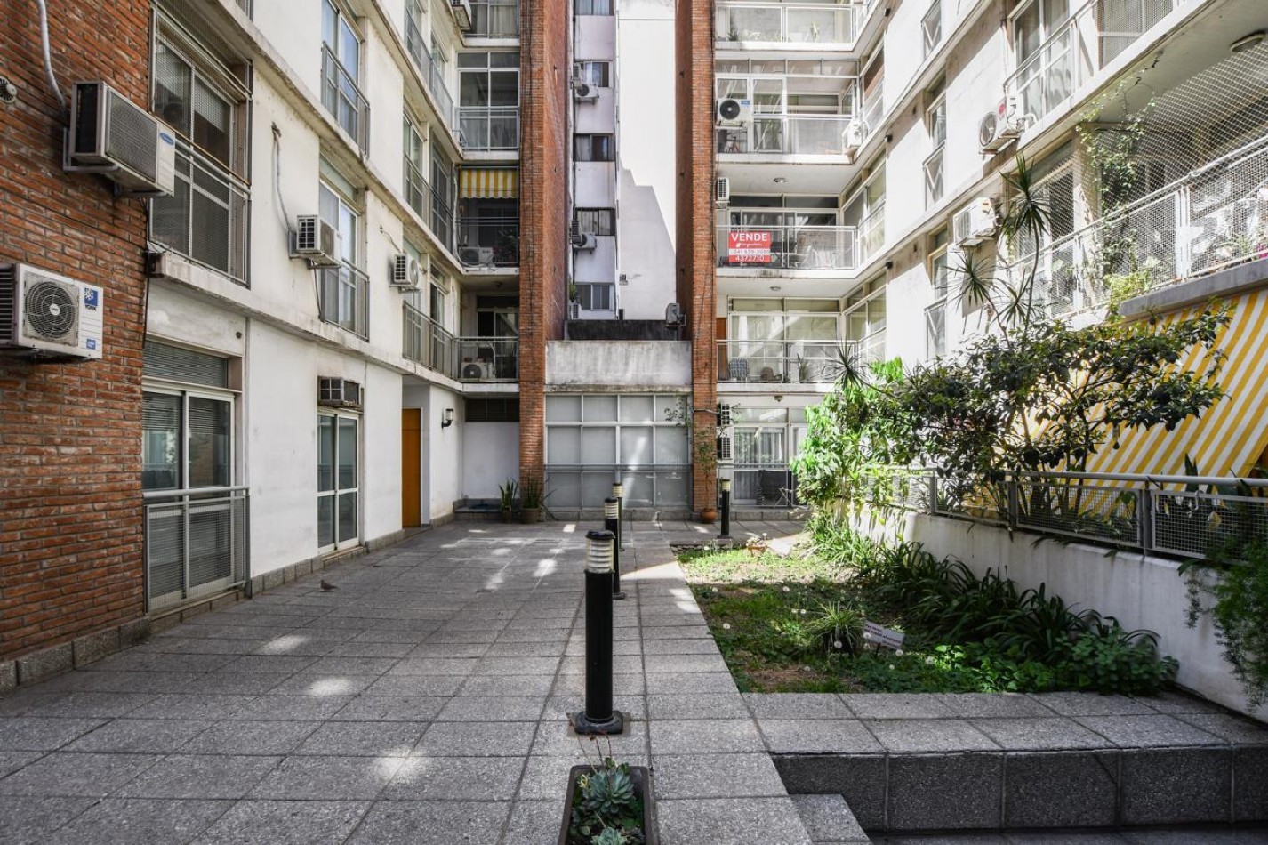 DEPARTAMENTO DOS DORMITORIOS CON COCHERA. INMEJORABLE ZONA 